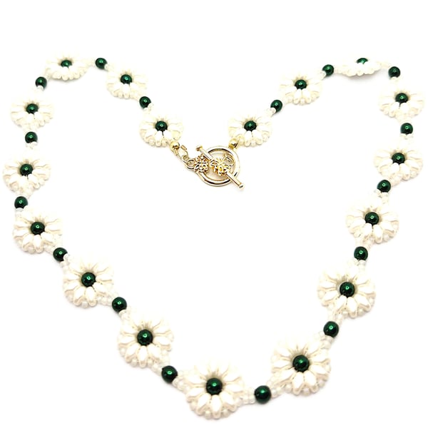 Daisy collection necklace with emerald green faux pearls