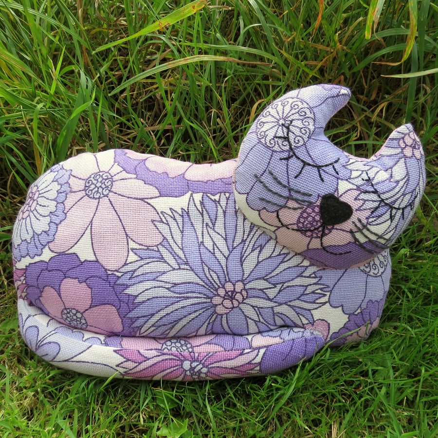 SALE!!!  Snoozy cat doorstop,  Jemima.  Cat bookend.  Retro 1970s.