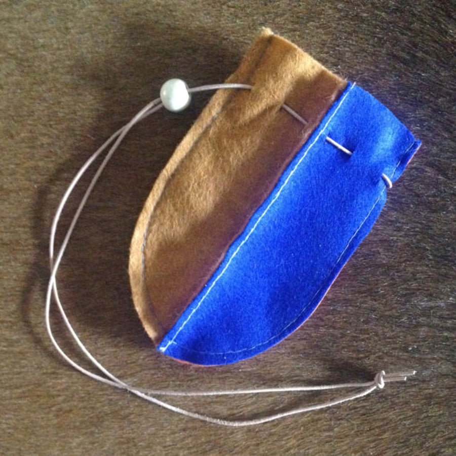 Felt drawstring pocket