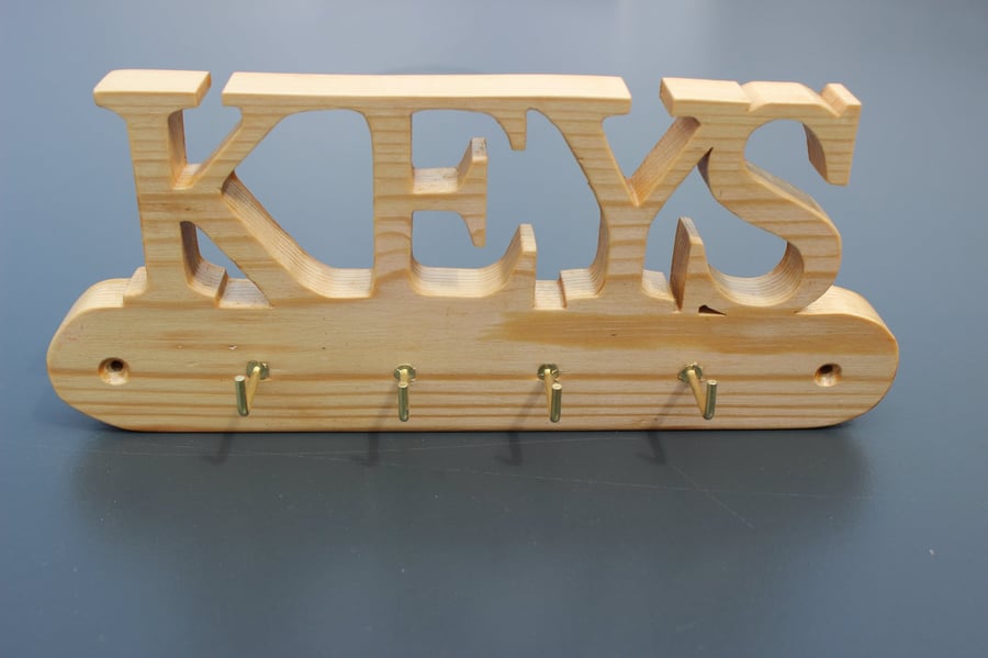 Wooden "KEYS" Wall-Mounted Key Rack – Pine with Brass Hooks