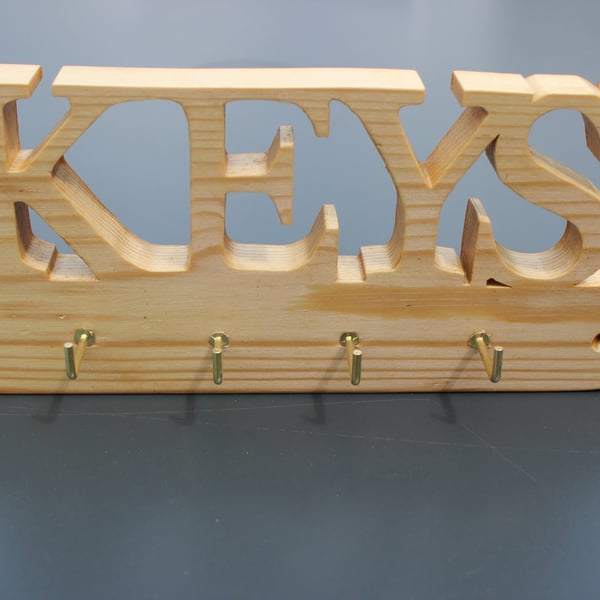 Wooden "KEYS" Wall-Mounted Key Rack – Pine with Brass Hooks