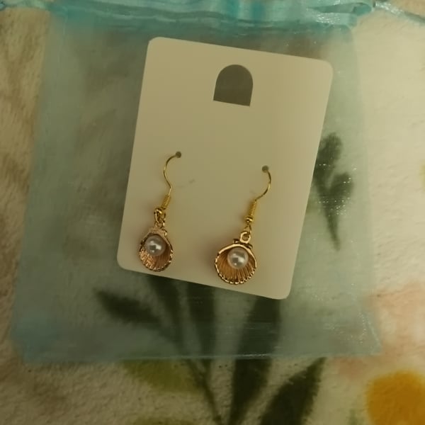 Cute little gold plated oyster shell earrings, faux pearl in centre, rose gold