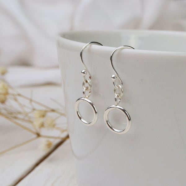 Simplicity circle dangle earrings
