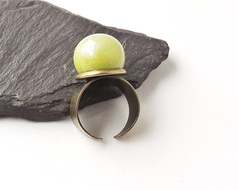 Green Resin Globe Ring 2055