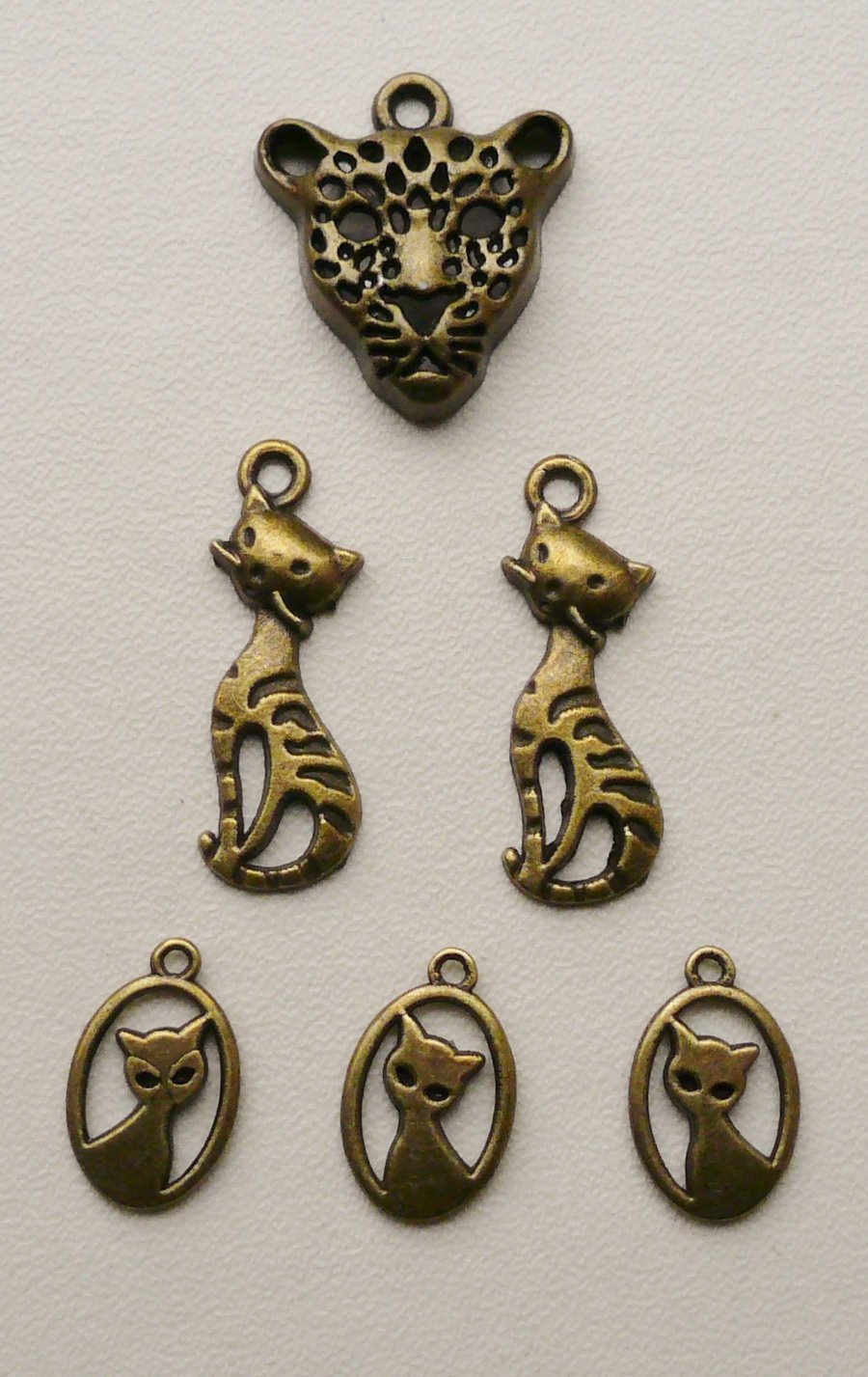 5   Antique Bronze Cat Charms