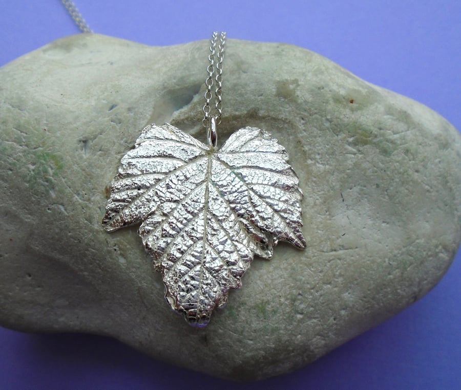 Fine silver vine leaf pendant