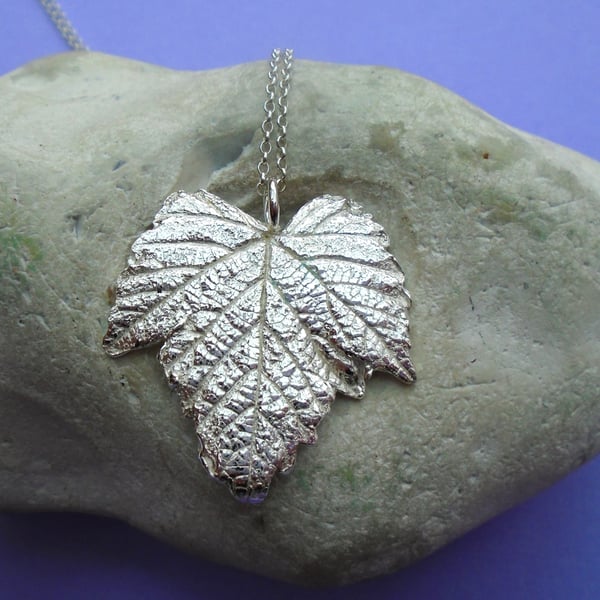 Fine silver vine leaf pendant