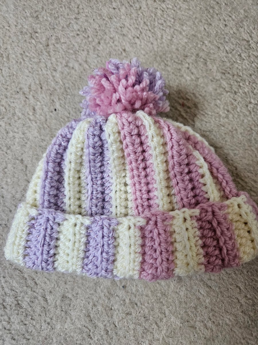 Newborn pom pom baby hat