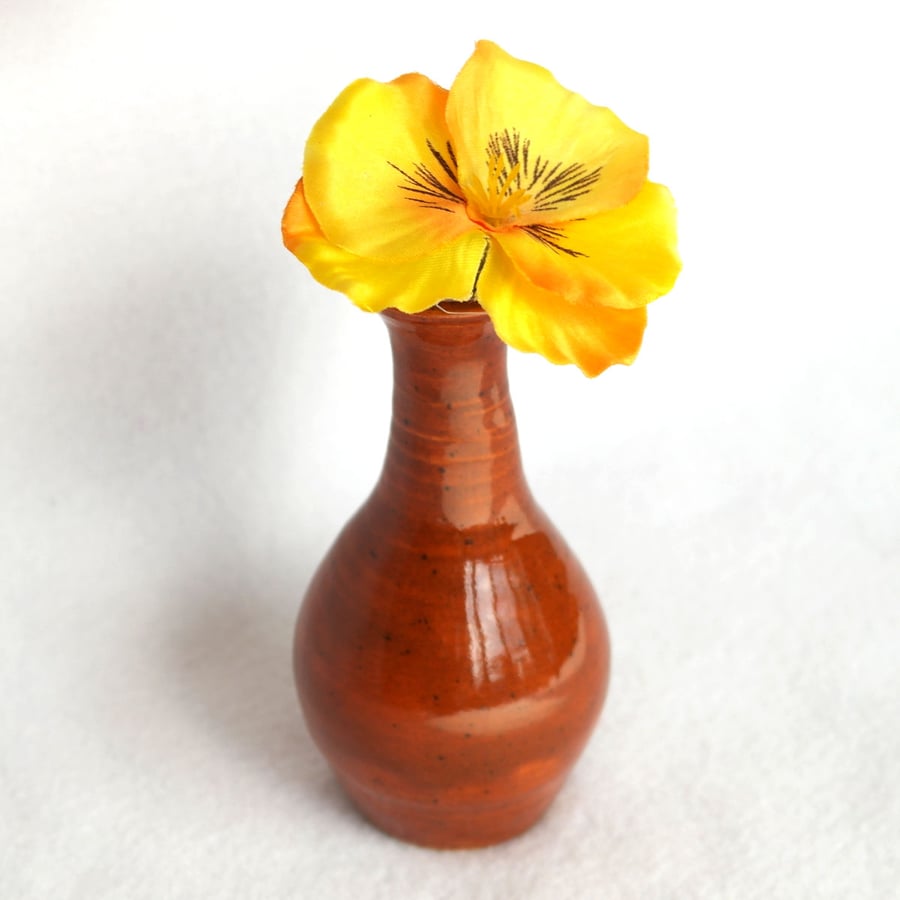 18-342 Stoneware pottery hand thrown bud vase small (Free UK postage)