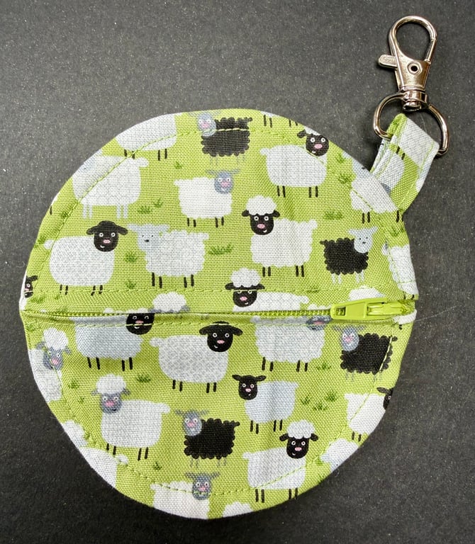 Circular zipped pouch (for earphones, keys, change etc...) - Sheep