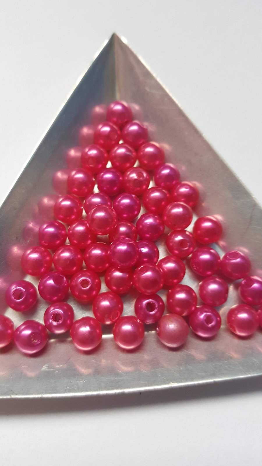 50 x Acrylic Pearl Beads - Round - 6mm - Bright Pinks Mix