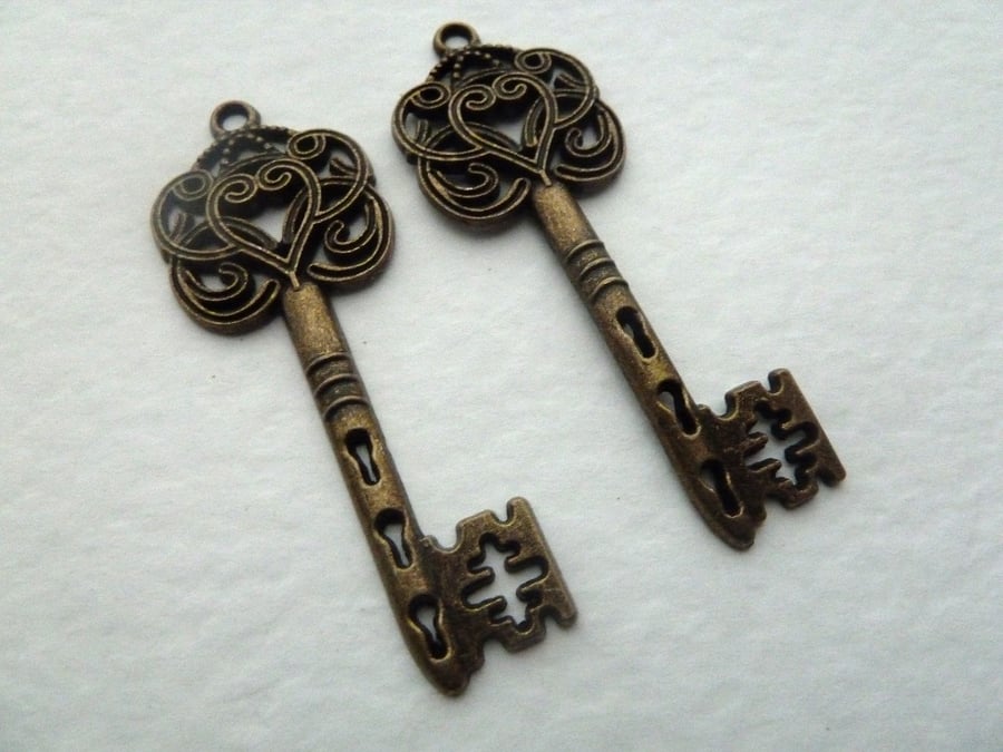 2 large bronze keys