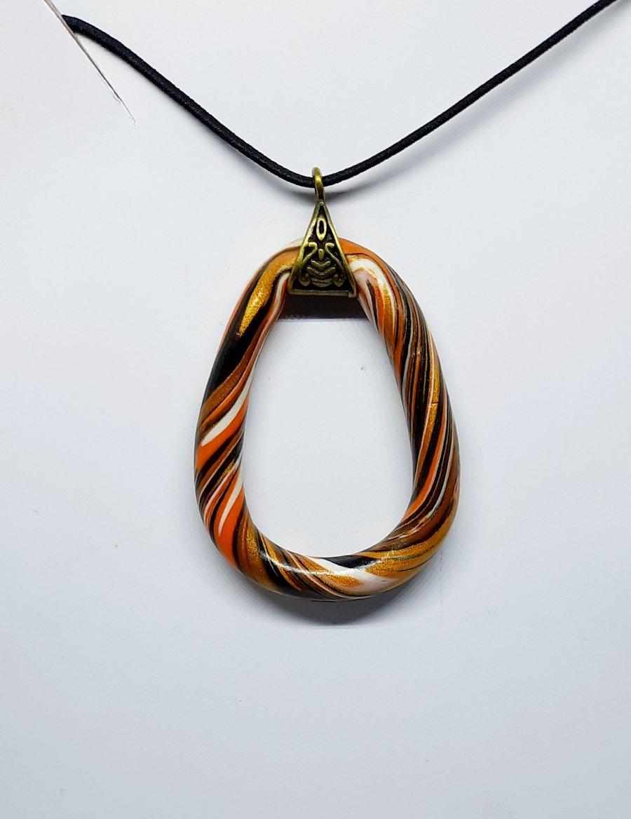 Modern twist pendant necklace 