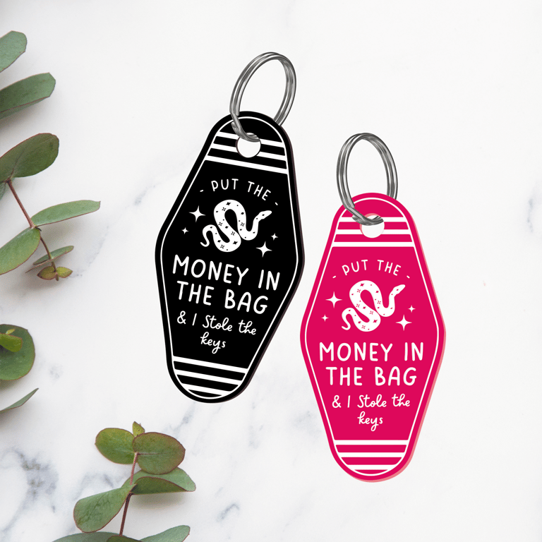 Money In The Bag - Star Snake Keyring: Motel-style Keychain, Getaway Car