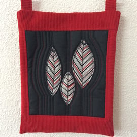 Zipped shoulder bag, cross body bag, handbag, purse, black, red