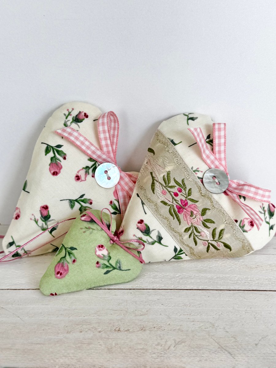 IVORY FLORAL HEART - optional ribbon, and optional green mini heart