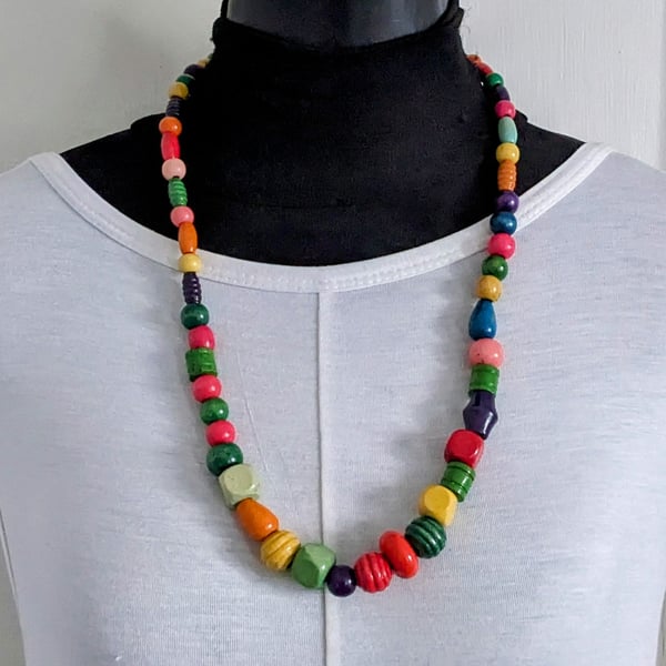 Long necklace of multi coloured wooden beads - 1002722