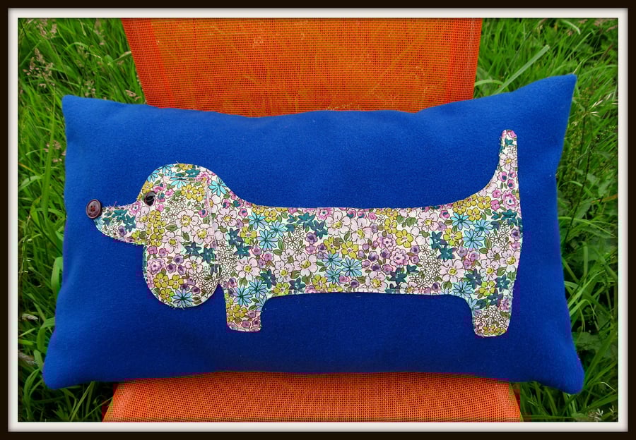 Dachshund dog cushion, vintage style.