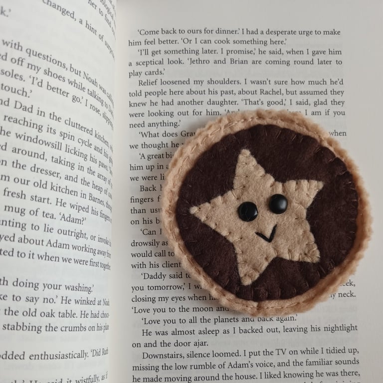 Felt Mince Pie bookmark,bookworm gift,childrens book gift,book accessory.