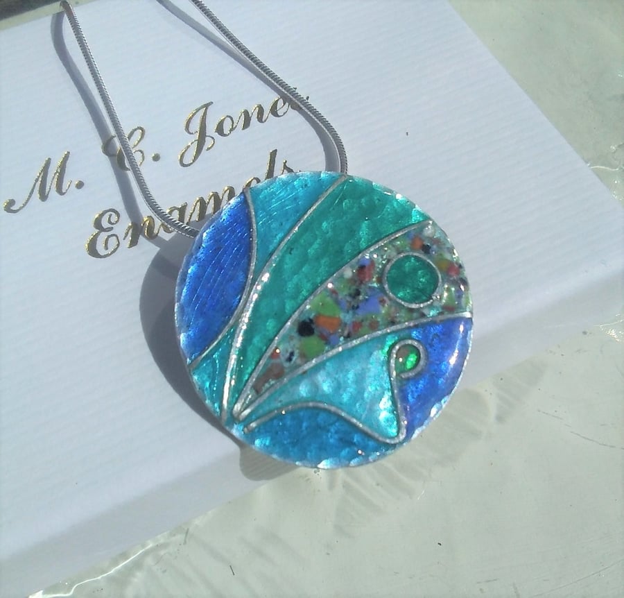 ROUND ENAMELLED CLOISONNE NECKLACE IN FINE SILVER