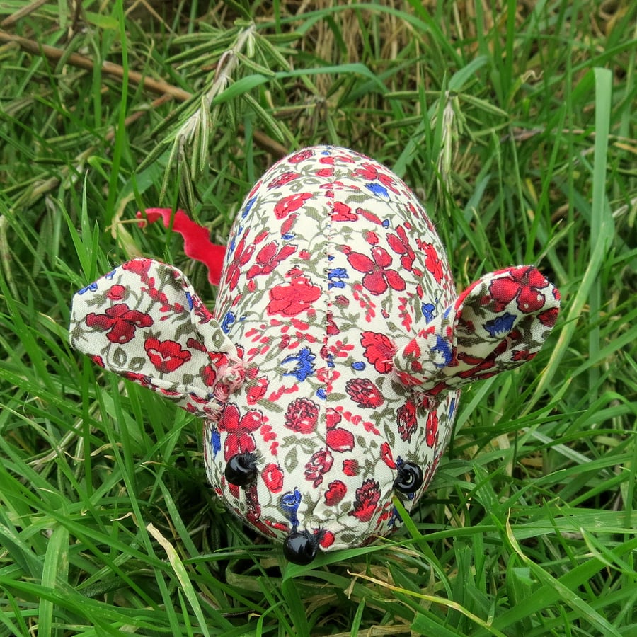 A field mouse pin cushion. Made from Liberty Lawn.