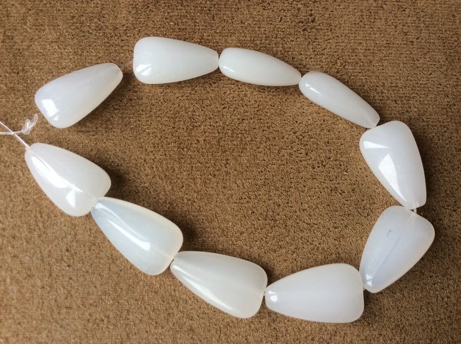 Opaque White 25mm Glass Beads