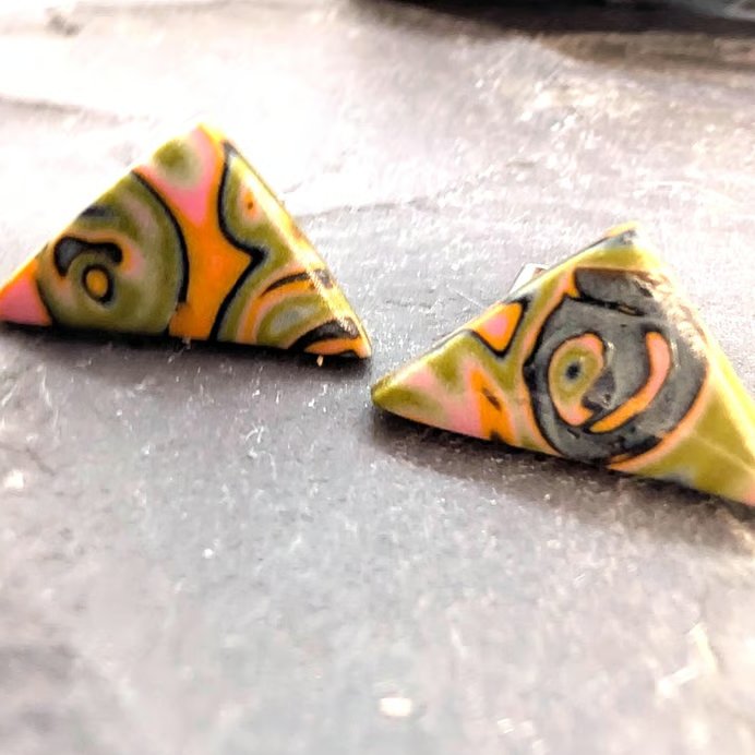 Triangular geometric studs