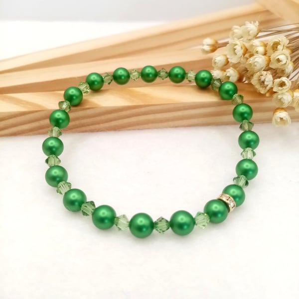Pearl Bracelet - Eden Green Austrian Crystal Pearl Stretch Bracelet 