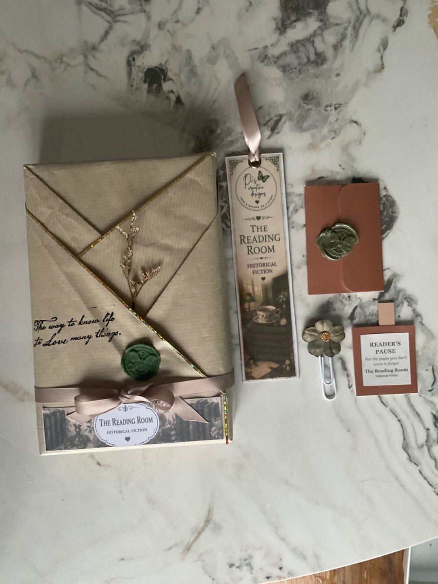 Blind Date with a Book Historical Fiction Gift - The Reading Room - Book Lover G