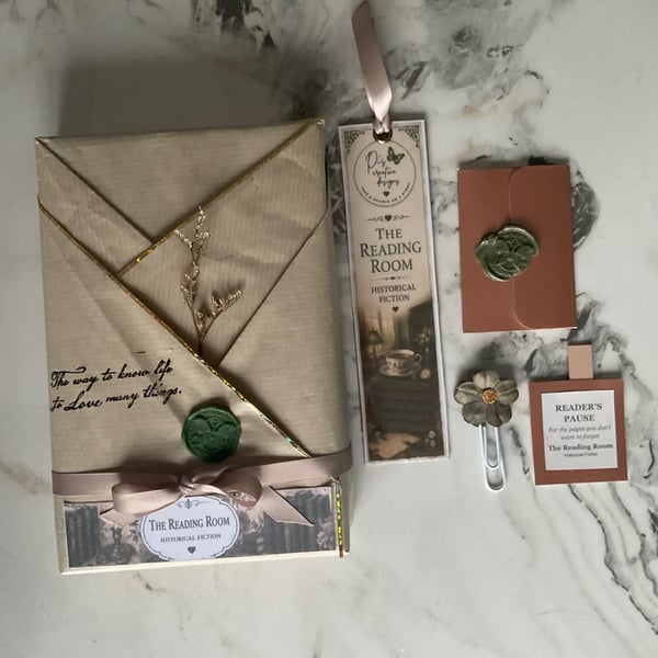 Blind Date with a Book Historical Fiction Gift - The Reading Room - Book Lover G