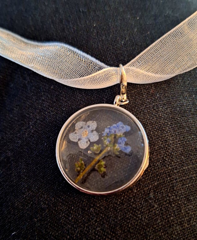 Forget- me- not bouquet charm