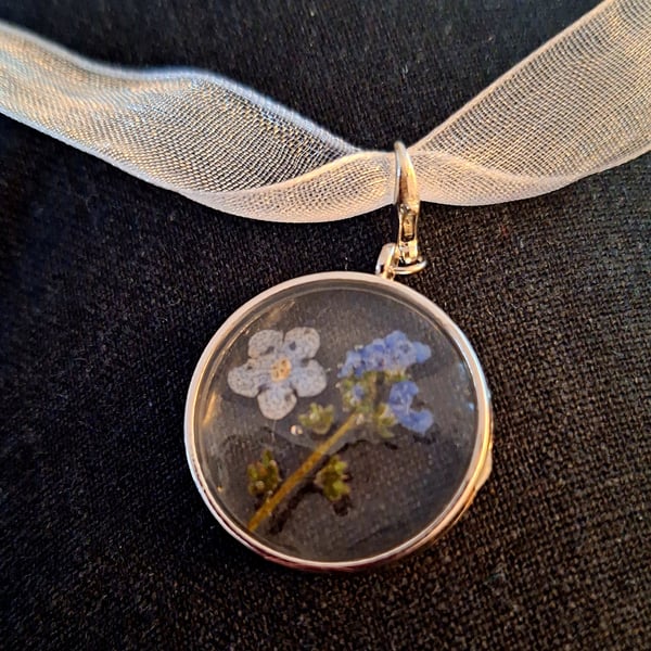 Forget- me- not bouquet charm