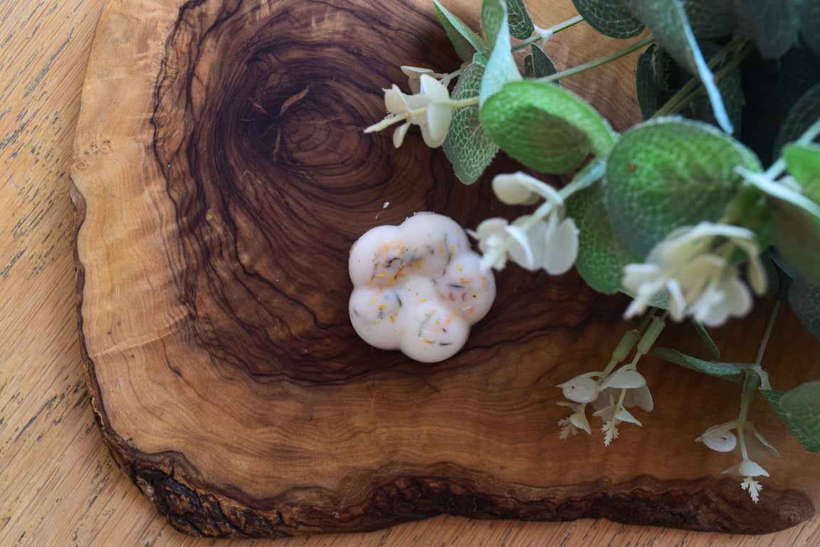 Ylang-ylang Vegan wax melt.