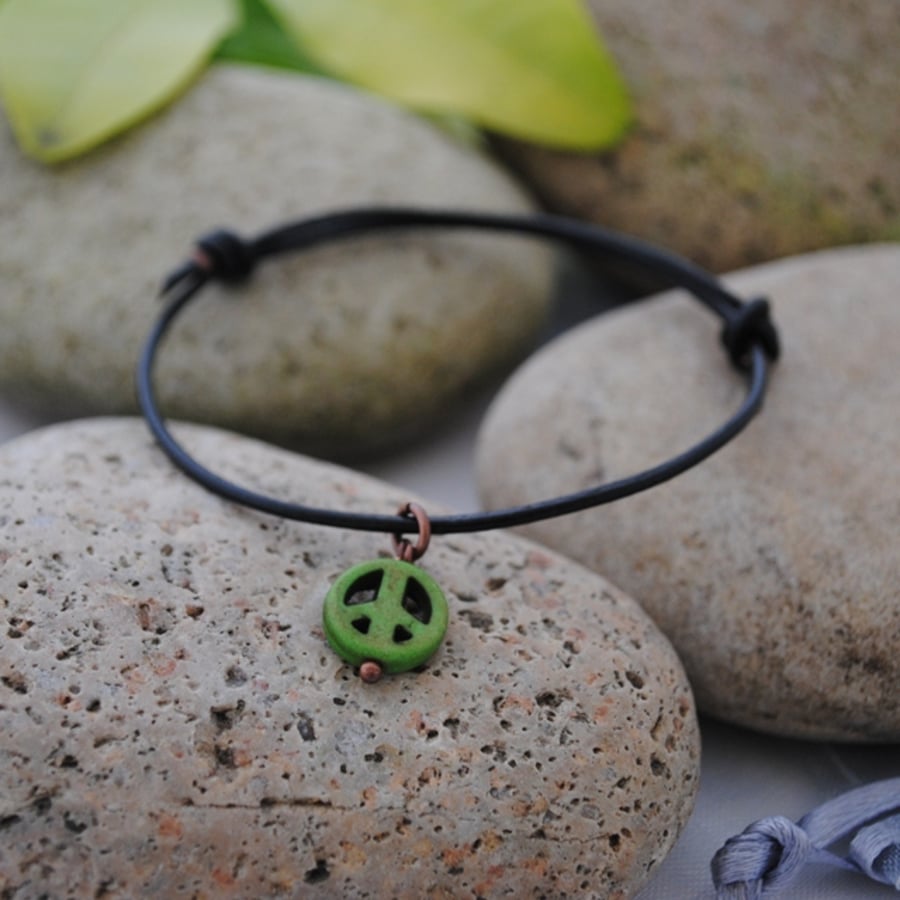 Friendship Bracelet-Black Leather & Green howlite peace