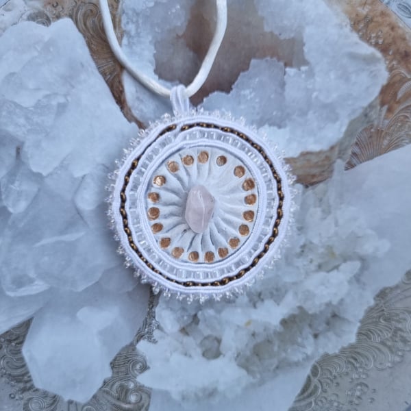 Golden Timekeeper – White & Gold Amulet with Rose Quartz and Soutache