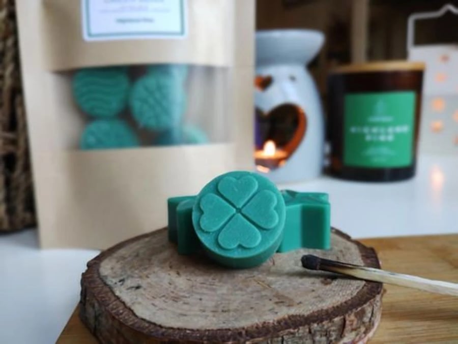 Highland Pine Soy Wax Melts – Hand Poured in Edinburgh – Christmas Tree Scent 