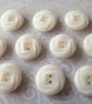 7 8" 23 mm 36 Ligne Early Polyester Buttons x 4 Buttons - Image 3