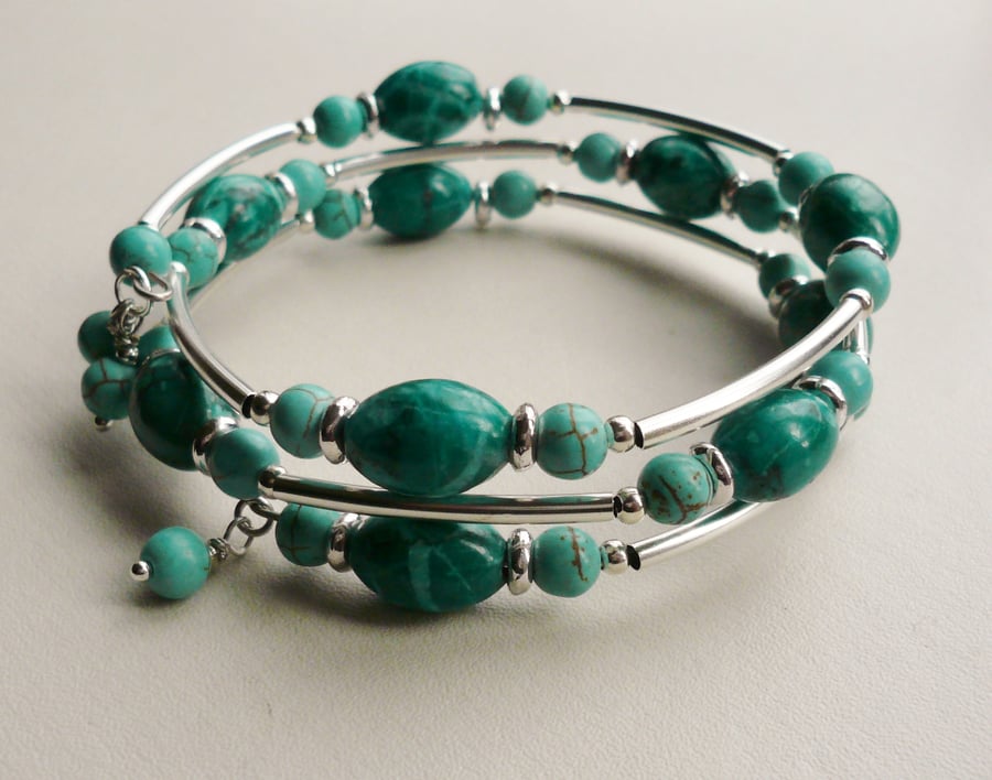 Dyed Spider Jasper and Howlite Beaded Wrap Around Memory Wire Bracelet   KCJ958