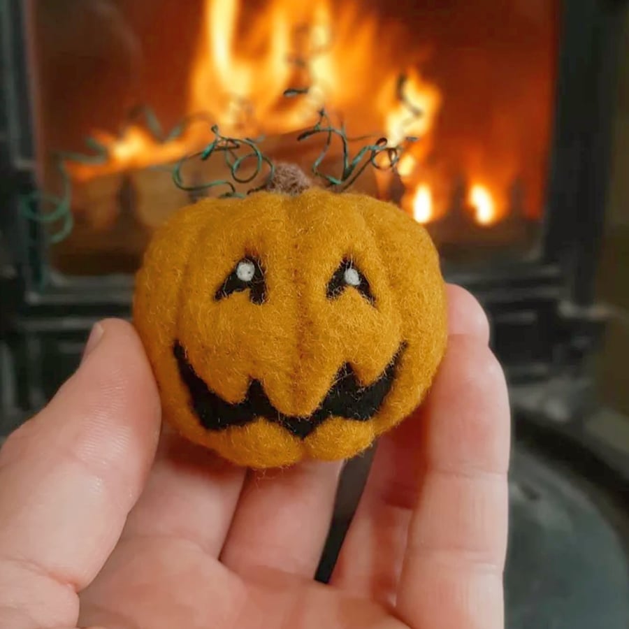 Needle Felt Pumpkin. Halloween. Halloween Pumpkin. Halloween Decorations.