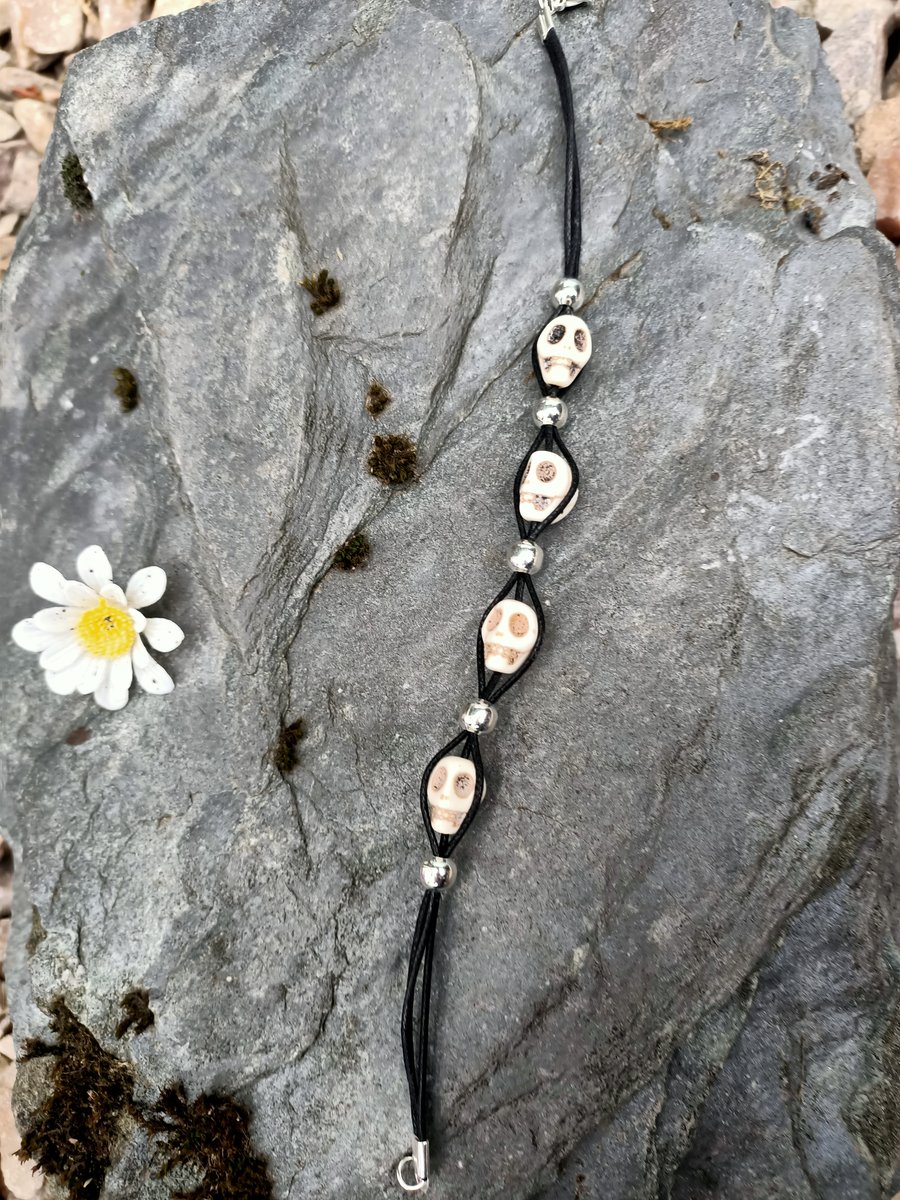 Skull skeleton beaded charm bracelet cotton silver plate howlite