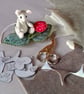Strawberry mouse miniature jointed collectable with a silk embroidered leaf - Image 9