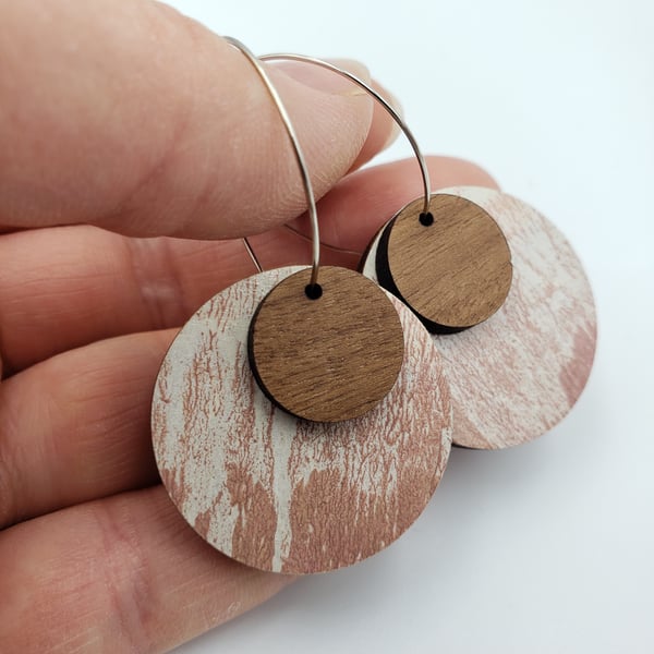 Unique pair of wooden printed earrings in rose gold and white