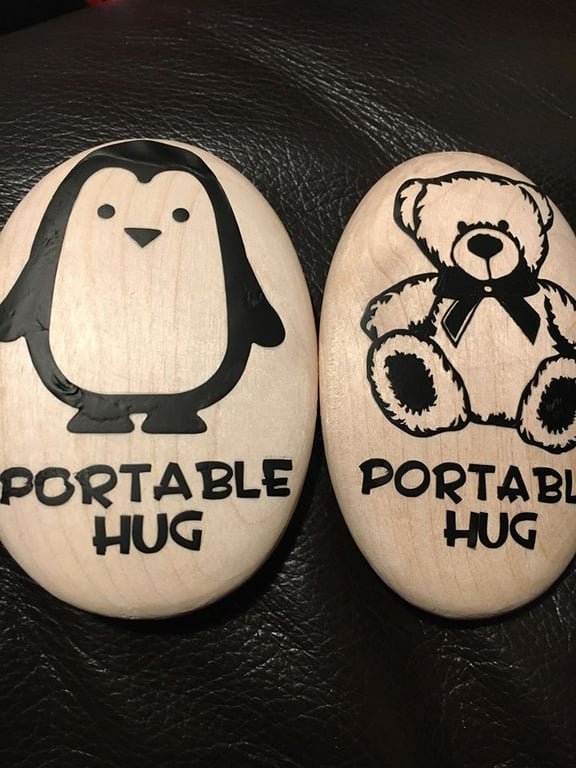 Portable Hug Pebble - Wooden - Large Size - Teddy and Penguin design
