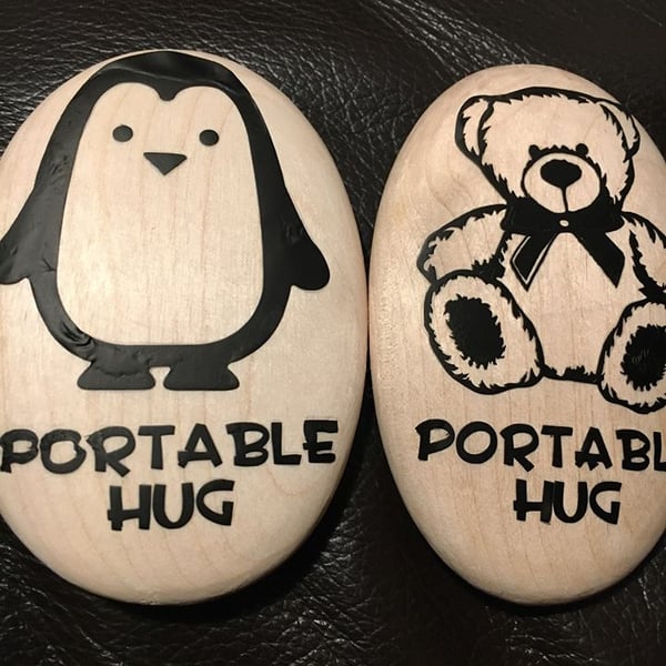 Portable Hug Pebble - Wooden - Large Size - Teddy and Penguin design