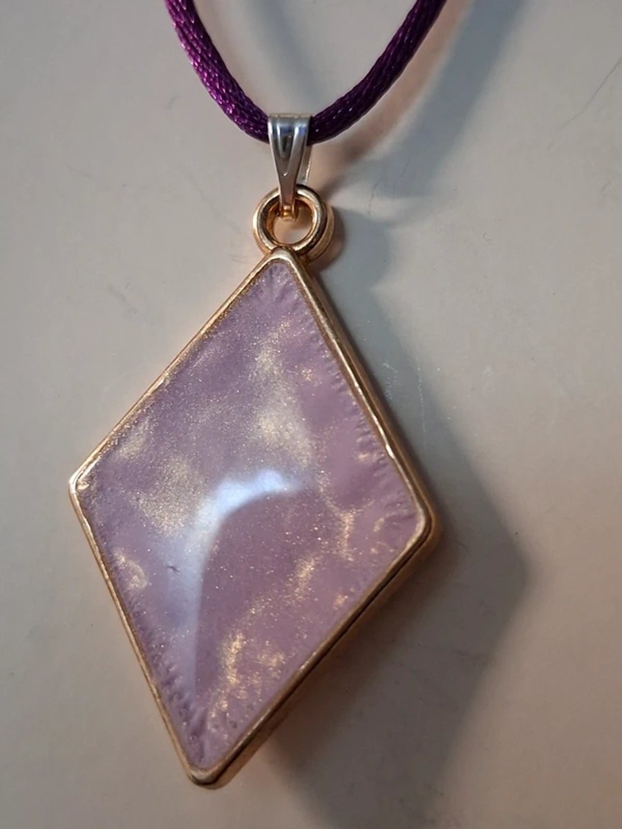 Pink and gold Diamond Shaped Style Hand Made Resin Crafted Pendant 