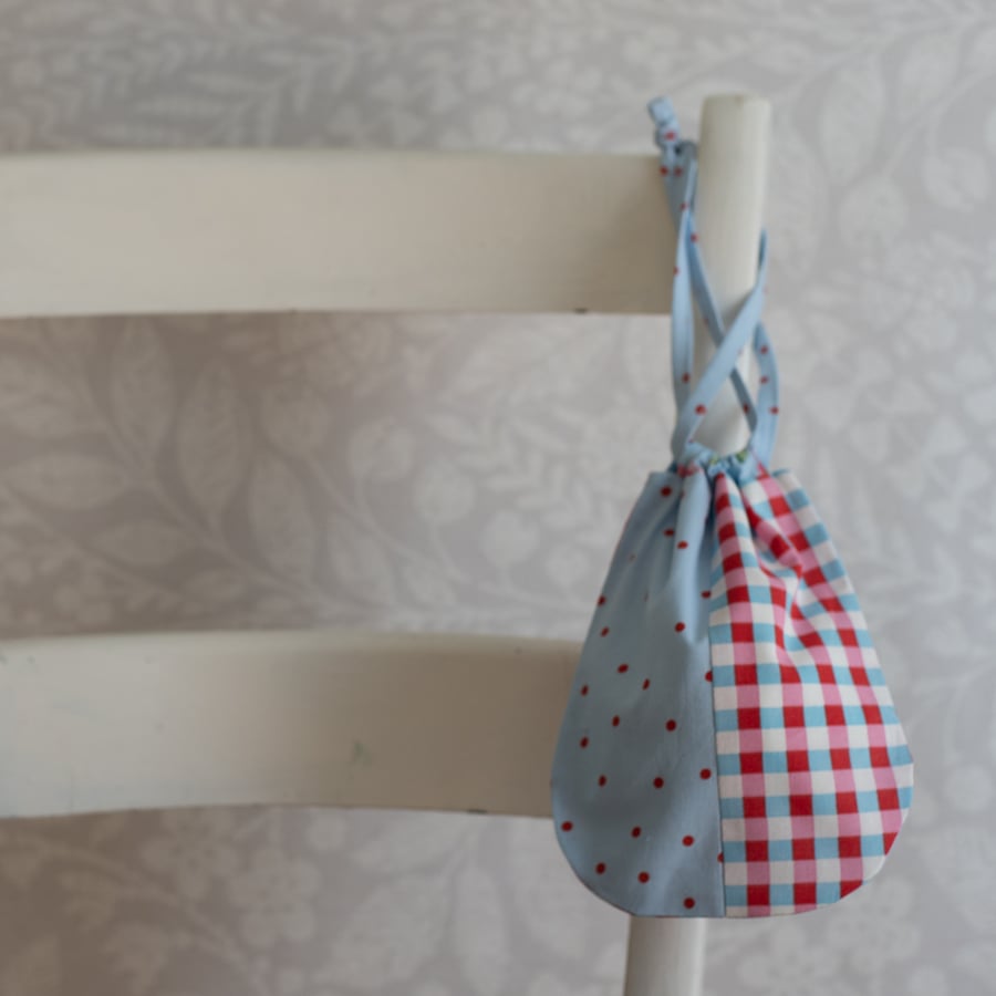 Pretty drawstring bag 