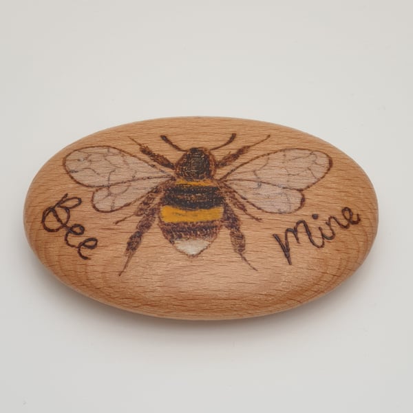  Bee mine, Bumble bee pyrography, romantic wooden pebble ornament 