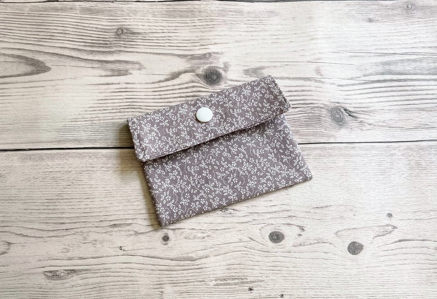 Card holder pouch. Loyalty, credit, debit cards purse. Ditsy grey