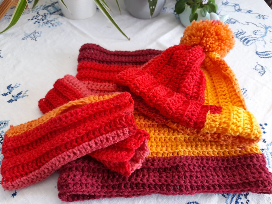 Hat, cowl and gloves gift set