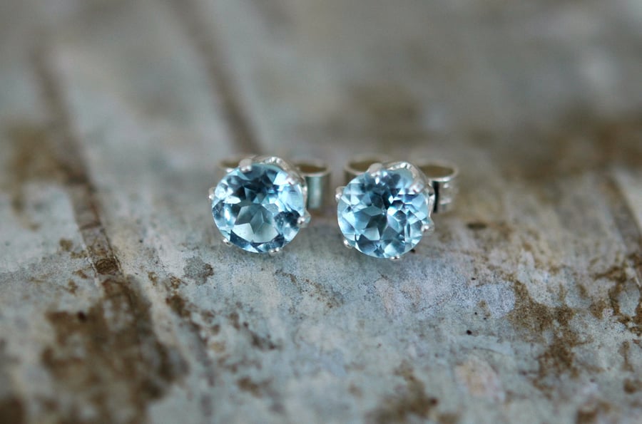 Sterling Silver Stud Earrings with Sky Blue Topaz Faceted Gemstones, E131